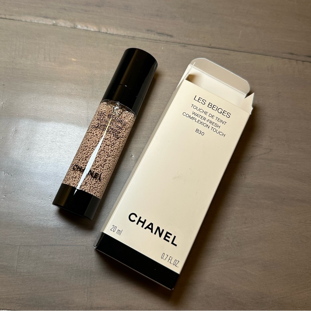 CHANEL Beauty les beiges water fresh complexion touch 
Color B30